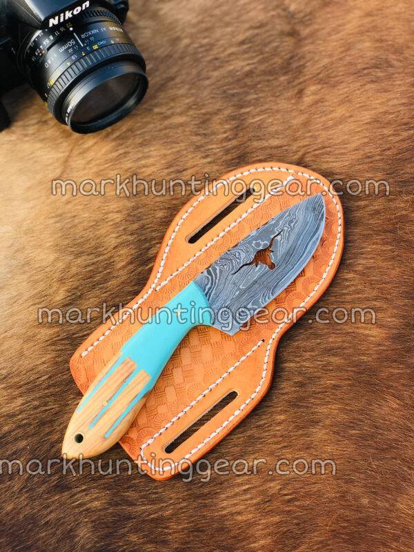 5DA01B96-269C-42BB-8550-46FBADAE0072 Long Horn Cut Out Custom Skinning Knife & With Leather Sheath. - Image 1
